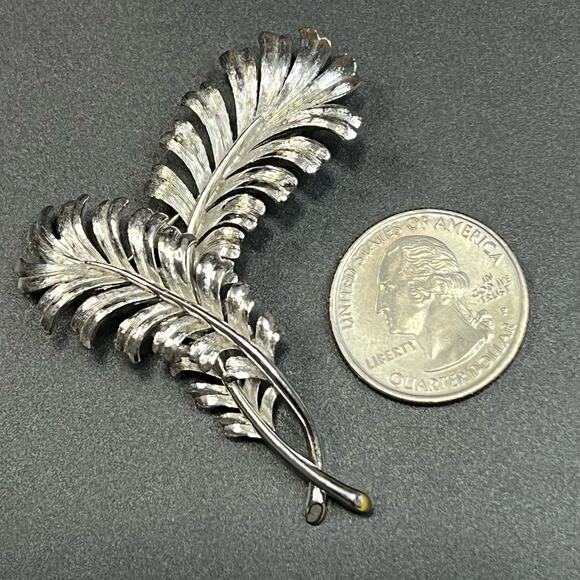 Vintage Monet Siver Tone Mult Leaf Pin Brooch 2 1/2” - Picture 1 of 6